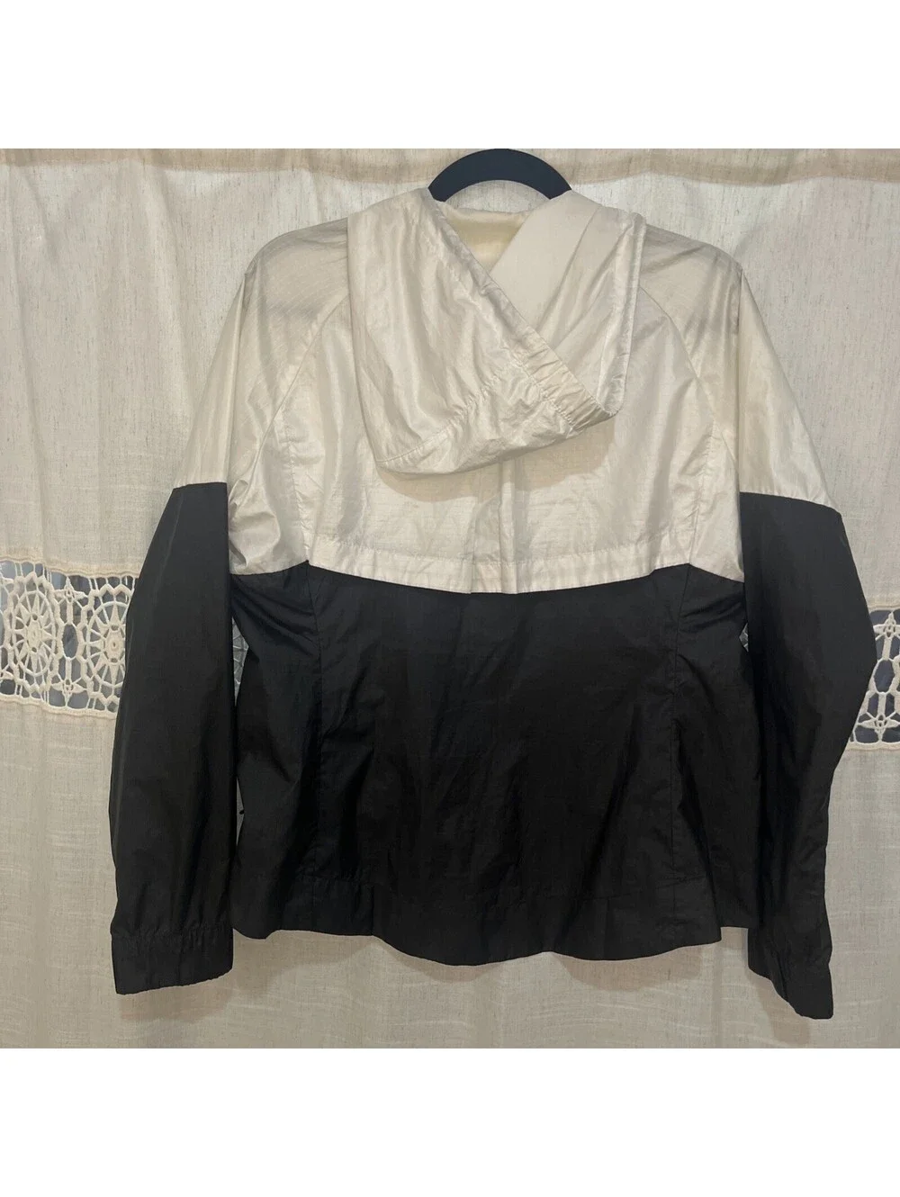 Nike Sportswear Windrunner Jacket Womens Sz M Windbreaker Black/White Full Zip